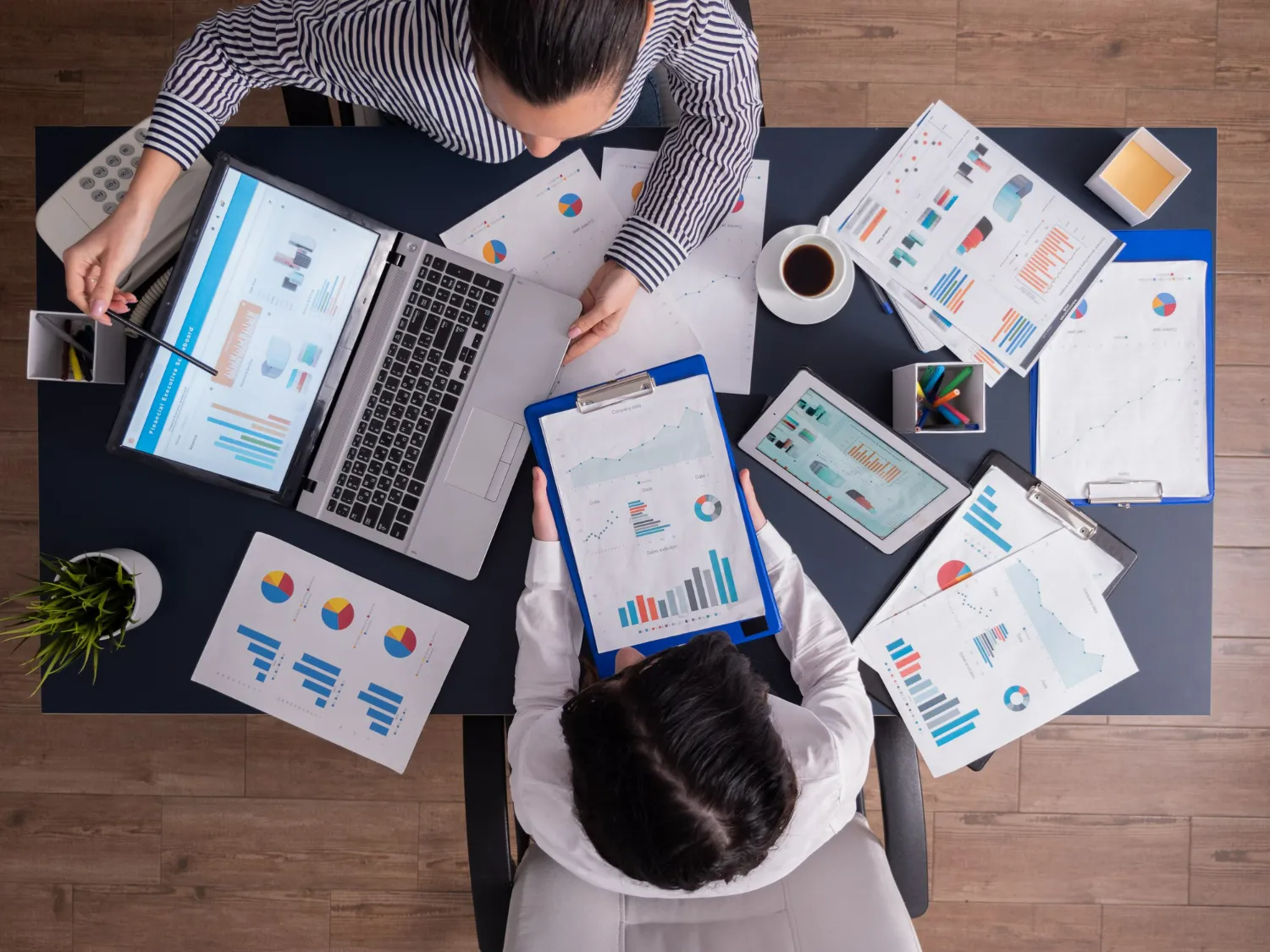 Illustration of a team analysing search results and SEO performance data on a dashboard